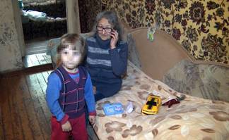 Мать с малолетним ребенком выселяют на улицу в Павлодаре