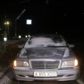Водитель Mercedes сбил человека на пешеходном переходе в Алматы