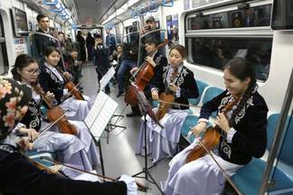 В метрополитене Алматы звучала традиционная музыка