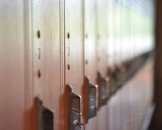 В Актобе на шестилетнего школьника упал шкаф