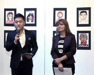 В Almaty Gallery состоялась выставка-продажа работ незрячих и слабовидящих художников