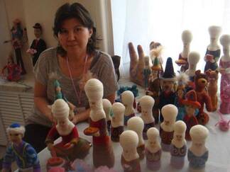 Алматинская мастерица Аида Куантаева создает казахский аналог популярных кукол Барби