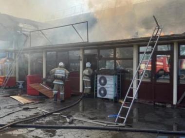 Недалеко от Алматы загорелся минимаркет