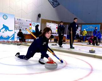 На ледовом стадионе «Алматы Арена» проходят соревнования по керлингу среди юношей и девушек в рамках третьих зимних Молодежных игр 2019 года