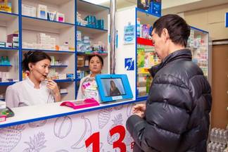 В аптеках Алматы реализуется проект оказания услуг через специальные планшеты