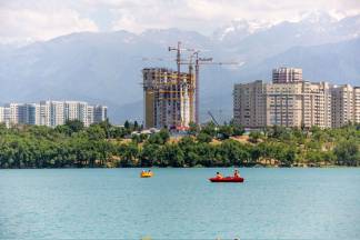 Озеро Сайран в Алматы закрыли для купания сразу два акимата