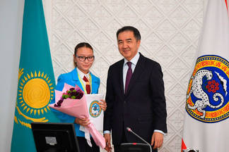 В Алматы отметили призеров интеллектуальных и творческих олимпиад