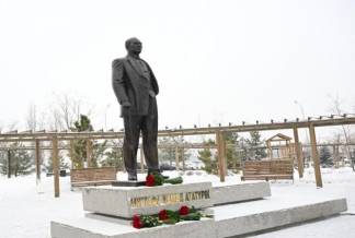 Памятник Мустафе Кемалю Ататюрку открыли в Алматы