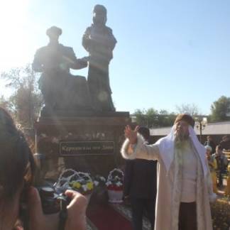 В Уральске поставили памятник легендарным казахским композиторам