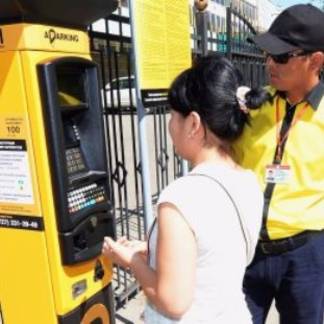 Жители Алматы смогут оплачивать парковку поминутно через мобильное приложение