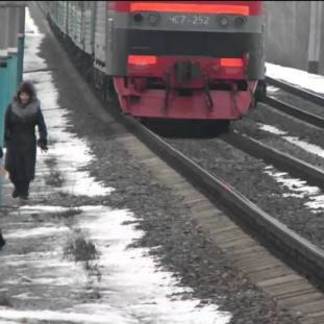 Женщина попала под поезд в Актобе