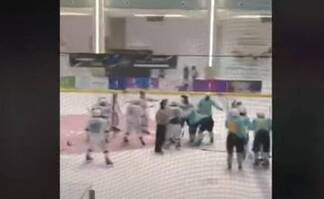 Появилось видео массовой драки хоккеистов из Казахстана и Мексики