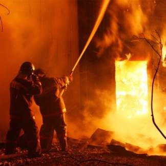 Крупный пожар произошел в частном доме в Алматы