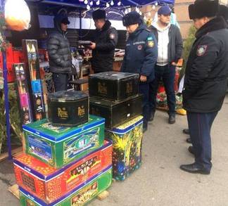 В Алматы проходят рейды по выявлению мест нелегальной продажи пиротехники