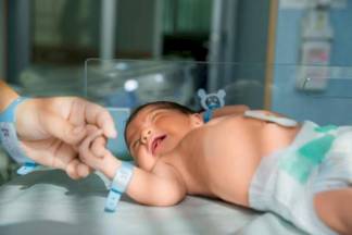 Проблему младенческой смертности обсудили в Минздраве РК