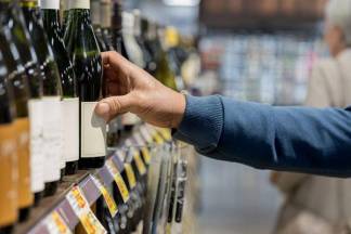 Продажи алкоголя во время режима ЧП в Казахстане выросли на 35%