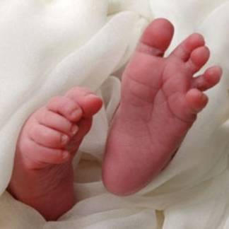 Новорожденного ребенка нашли в уличном туалете в Актобе