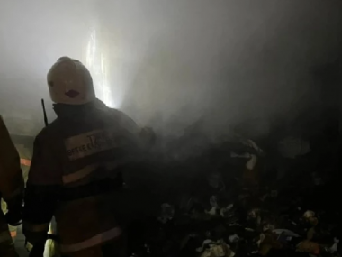 Крупный пожар возник на алматинском рынке «Салем»
