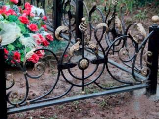 С кладбища в Тургене похитили могильные ограды