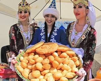 В Алматы в честь Наурыз мейрамы раздадут 60 тонн коже и баурсаков