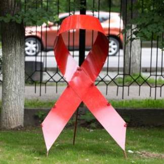 Алматинские активисты отметили Международный день памяти людей, умерших от СПИДа