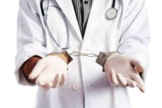 В Актау детского хирурга арестовали на одни сутки из-за скандала с посетительницей