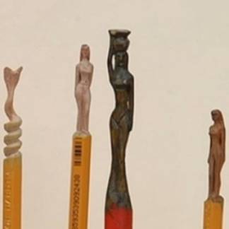 В Алматы учитель вырезает скульптуры из обычных карандашей