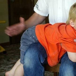 В Казахстане предлагают наказывать родителей за шлепок ребенка