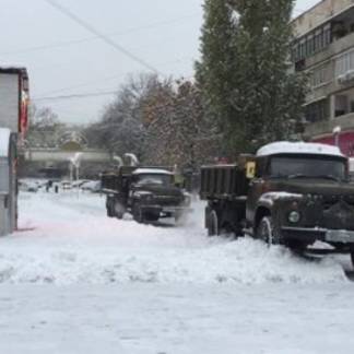 За пять дней с улиц Алматы вывезли более 53 тысяч кубометров снега