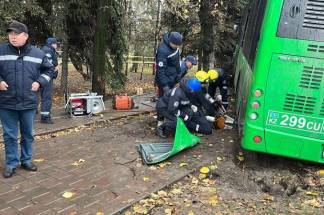 Тело погибшего достали из-под автобуса в Алматы
