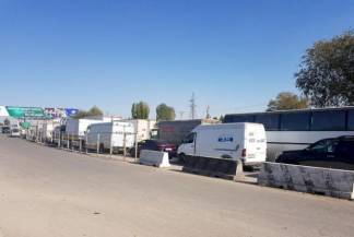 Три сотни машин застряли на погранпереходах Казахстана