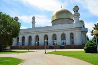 Центральная мечеть Алматы передала больнице 14 кислородных концентраторов