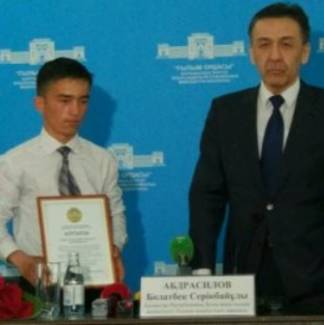 В Алматы наградили школьника, спасшего девочку от изнасилования
