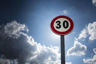 Урбанисты ратуют за снижение скорости автодвижения до 30 км/ч