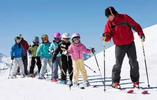 Юных алматинцев бесплатно обучат основам катания на горных лыжах