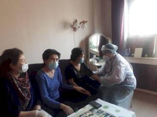 В Алматы проходит консультация пожилых людей на дому