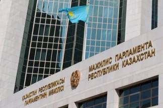 В Мажилисе приняли поправки об отмене пожизненного председательства Назарбаева в Совбезе и АНК