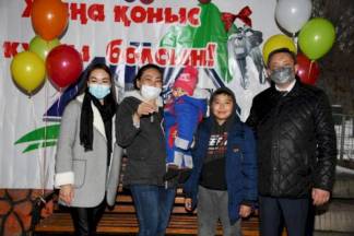 Многодетной семье, потерявшей в пожаре жилье, подарили дом в Алматинской области