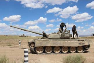 В Алматинской области проходят учебные стрельбы танков Т-72