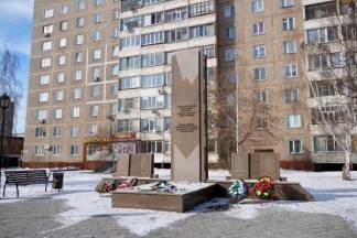 В Петропавловске цветы у памятников утилизируют на третий день после возложения