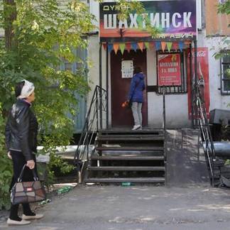 В Шахтинске разгорелся скандал между владелицей магазина и горожанами