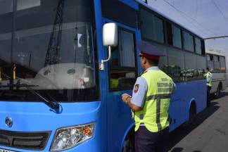 В Таразе водитель автобуса почти год возил пассажиров, не имея водительских прав