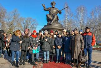 В Усть-Каменогорске установили памятник Жамбылу Жабаеву