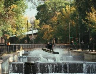 Вейкбордист прокатился по каскадам реки Большая Алматинка – видео