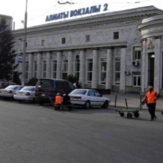 Более пятидесяти торговых киосков снесены на территории двух вокзалов в Алматы