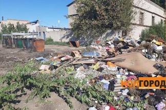 К борьбе за чистоту жилых кварталов Уральска постепенно подключаются рядовые граждане