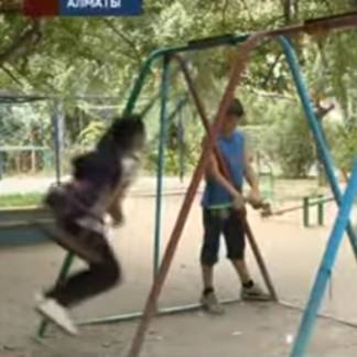 Жители Алматы спасли девочку от педофила