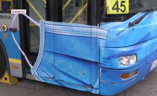 Один из алматинских автобусов надел маску