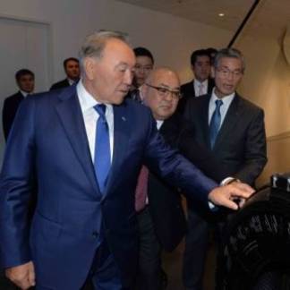 Нурсултан Назарбаев дистанционно запустил завод в Алматы из Токио