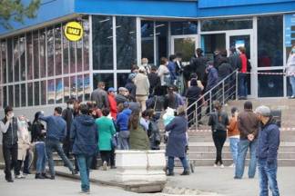 Жители Алматинской области устроили давку из-за 42 500 тенге